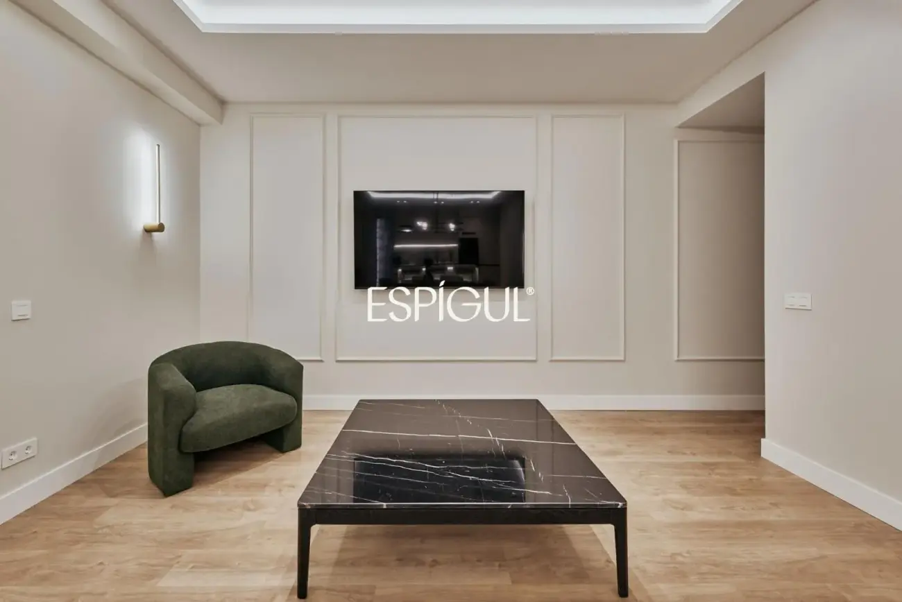 Piso en venta reformado con terraza en Conde de Peñalver, Lista