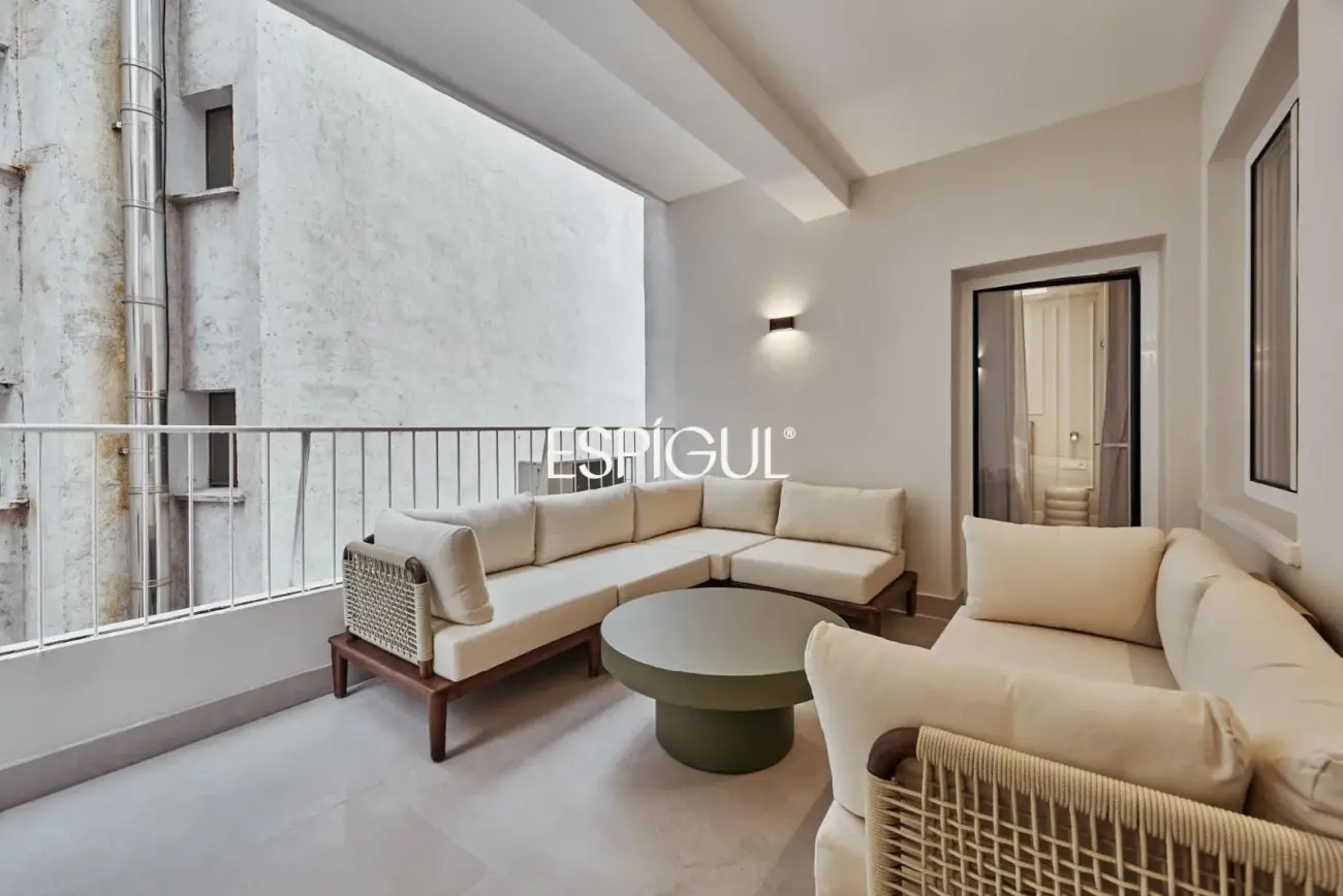 Piso en venta reformado con terraza en Conde de Peñalver, Lista