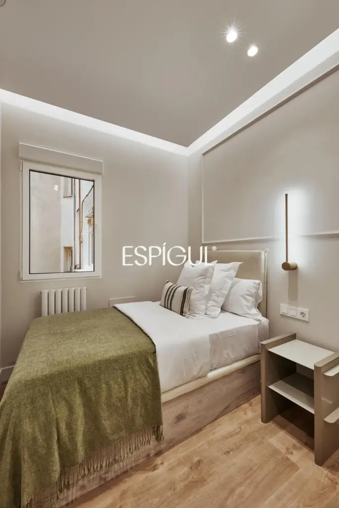 Piso en venta reformado con terraza en Conde de Peñalver, Lista