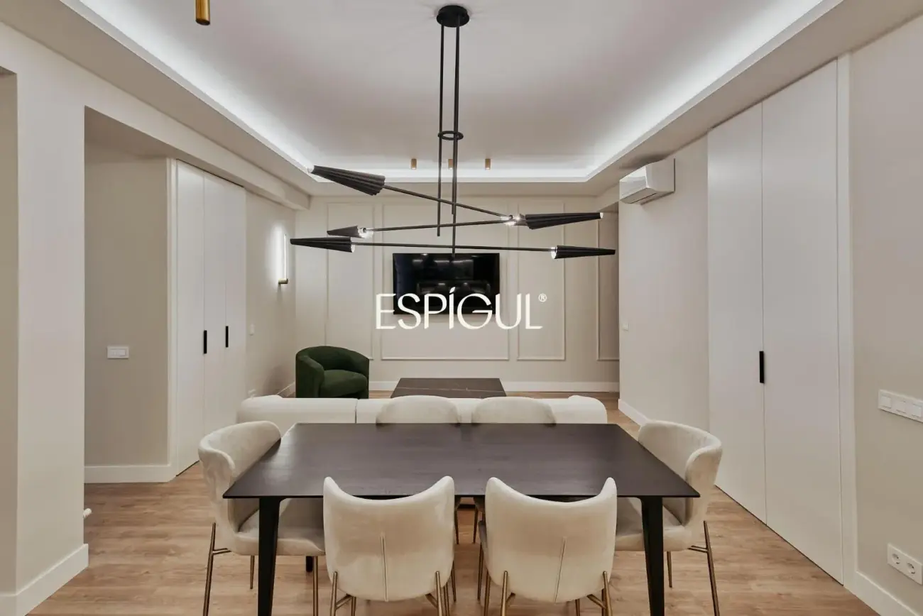 Piso en venta reformado con terraza en Conde de Peñalver, Lista