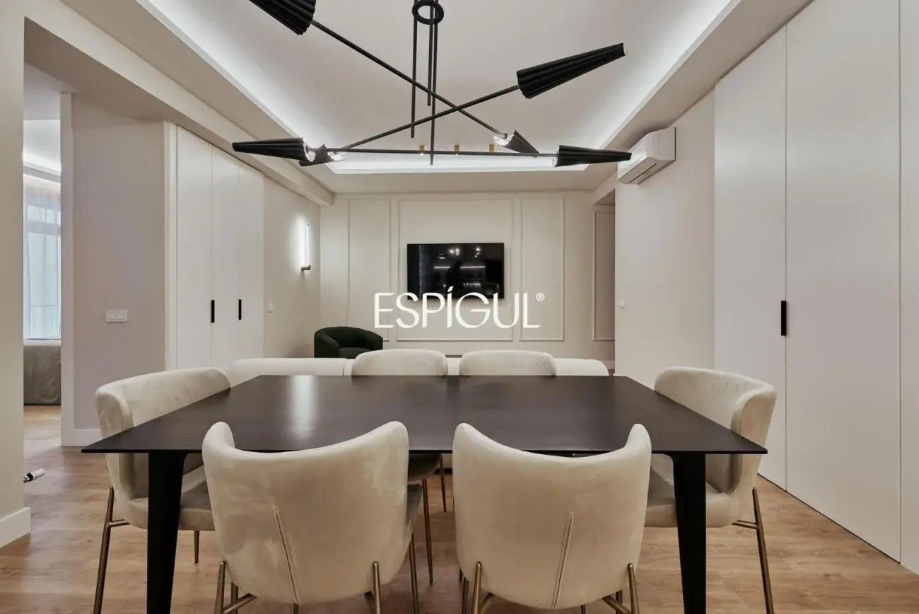 Piso en venta reformado con terraza en Conde de Peñalver, Lista