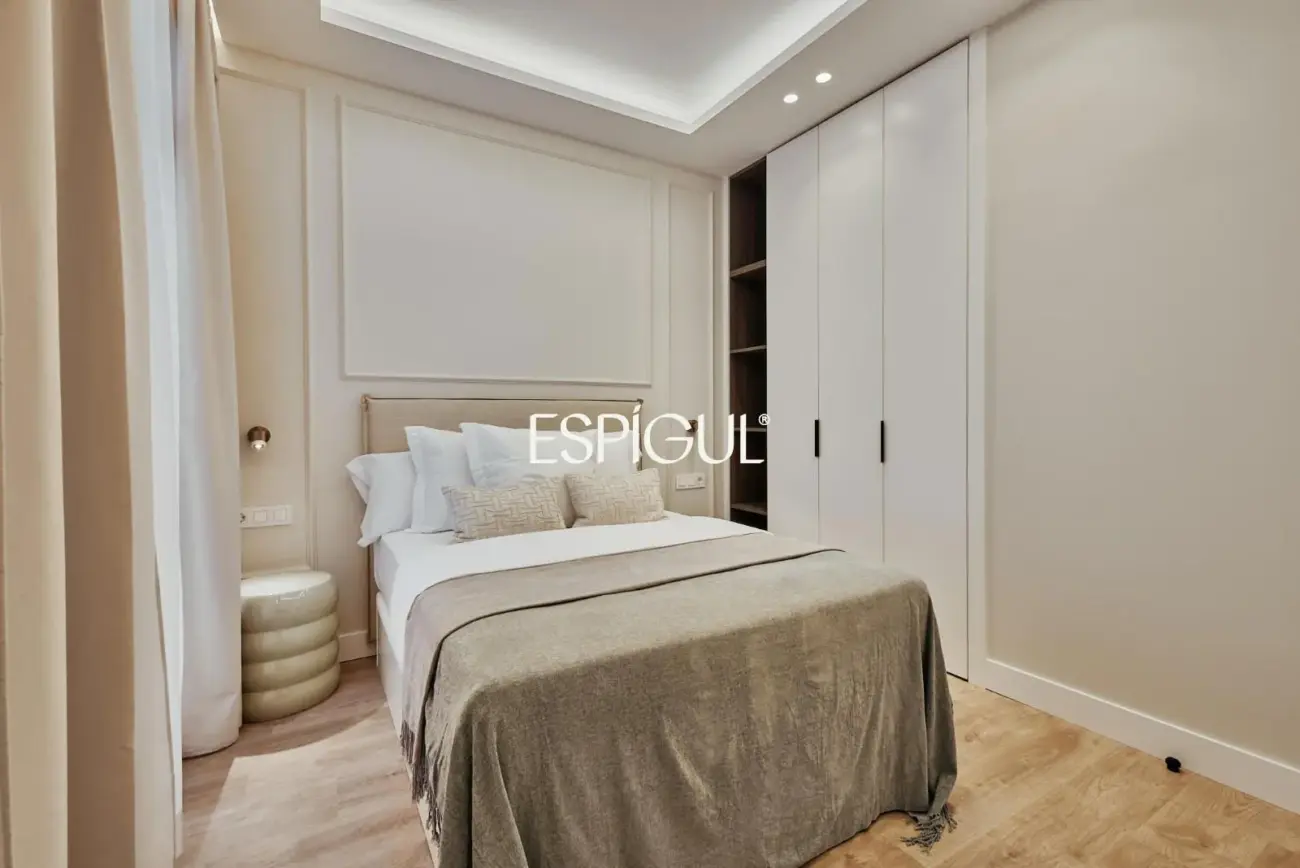 Piso en venta reformado con terraza en Conde de Peñalver, Lista