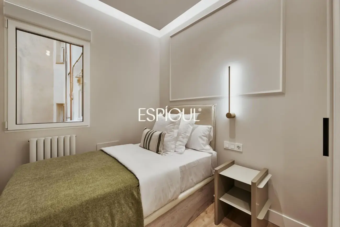 Piso en venta reformado con terraza en Conde de Peñalver, Lista