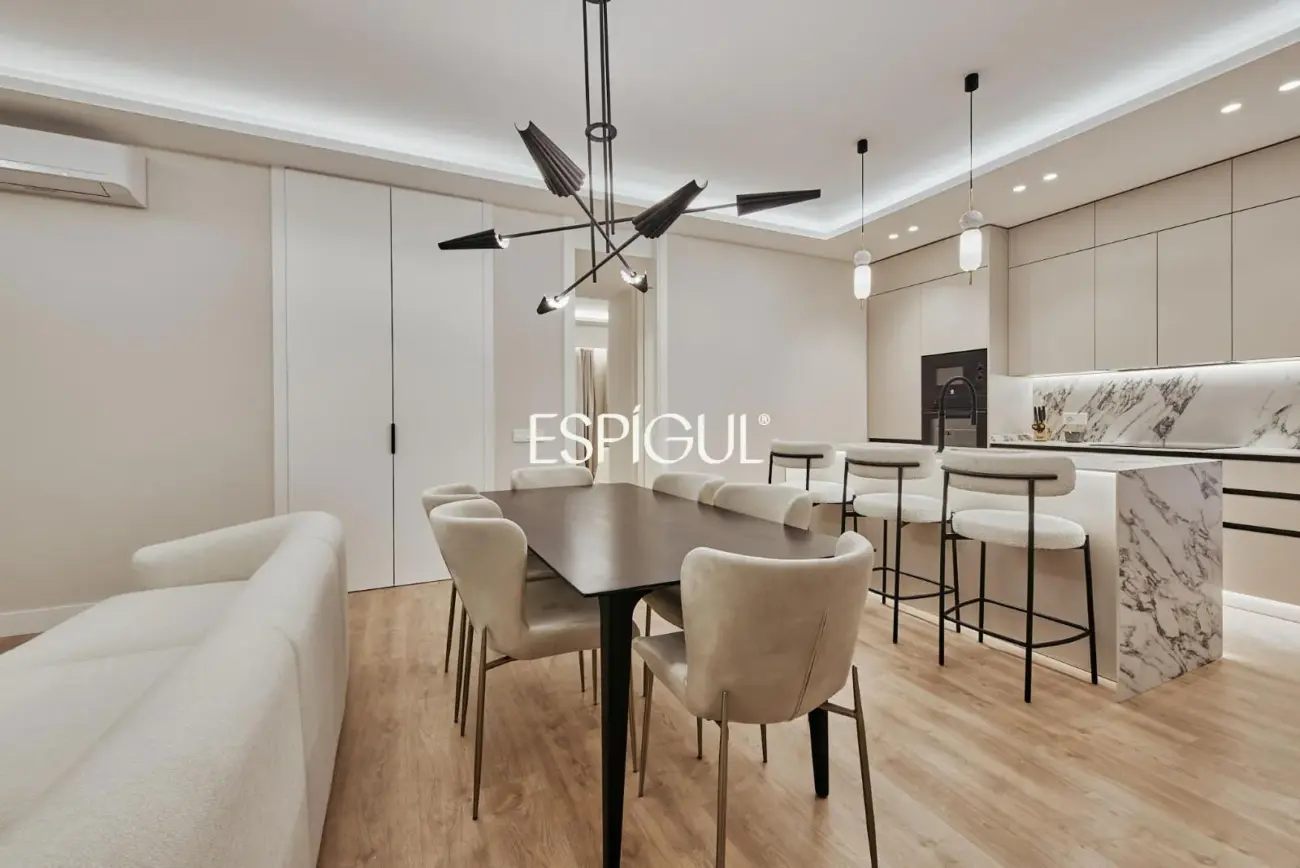 Piso en venta reformado con terraza en Conde de Peñalver, Lista