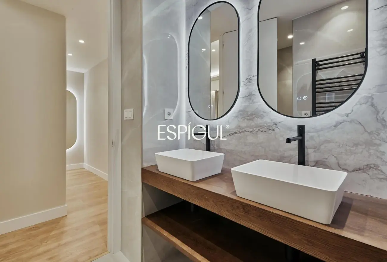 Piso en venta reformado con terraza en Conde de Peñalver, Lista