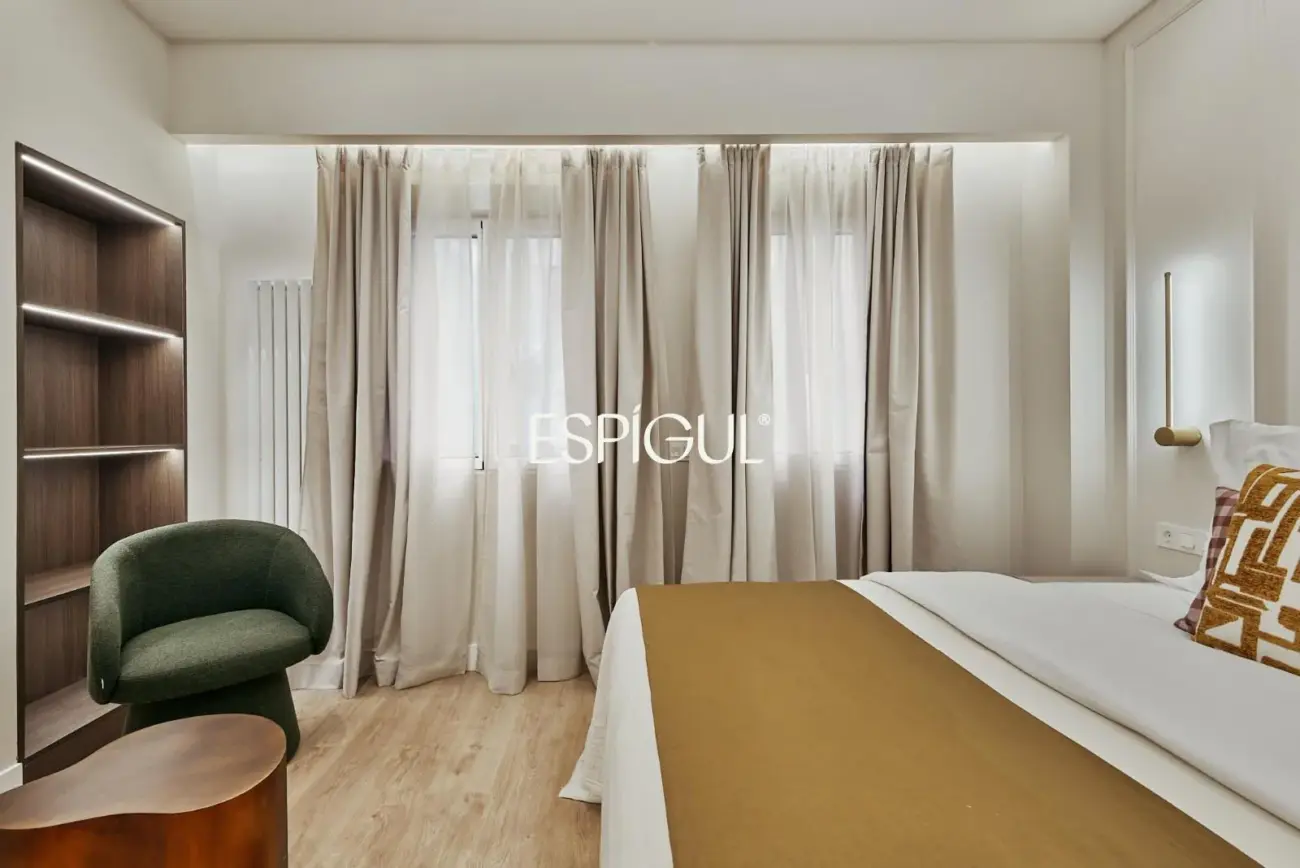 Piso en venta reformado con terraza en Conde de Peñalver, Lista