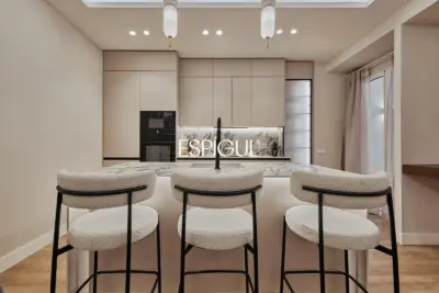 Piso en venta reformado con terraza en Conde de Peñalver, Lista