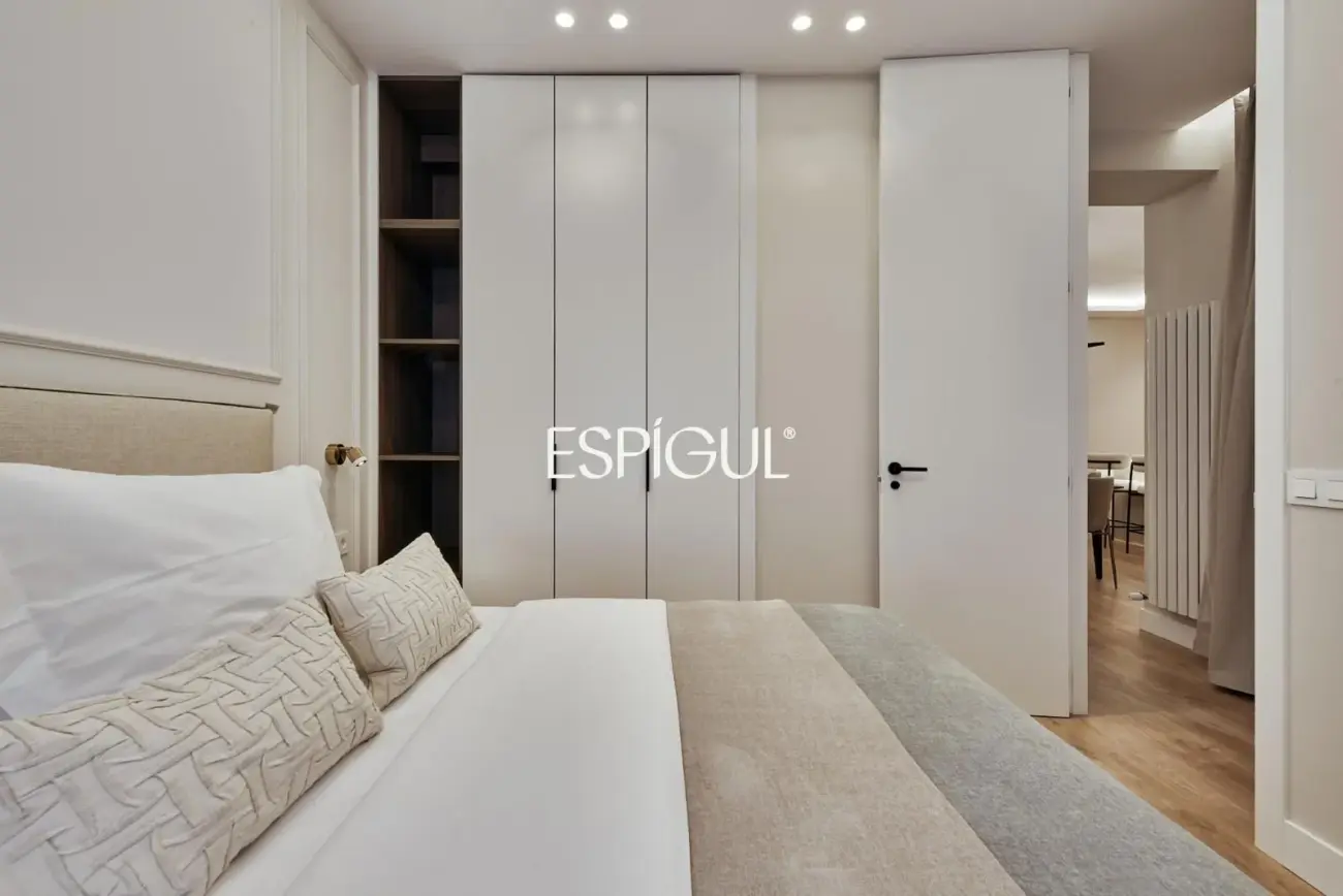 Piso en venta reformado con terraza en Conde de Peñalver, Lista