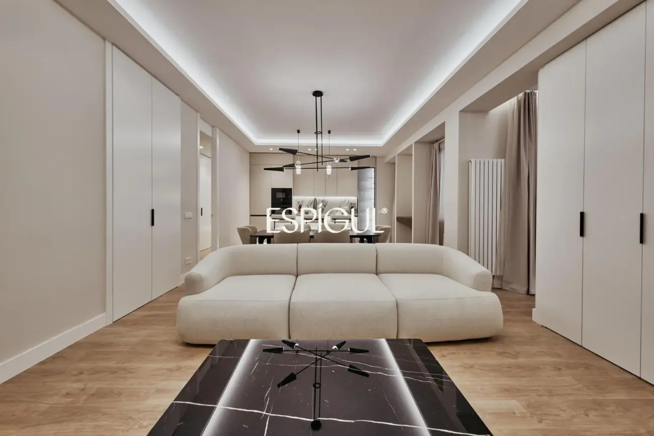 Piso en venta reformado con terraza en Conde de Peñalver, Lista