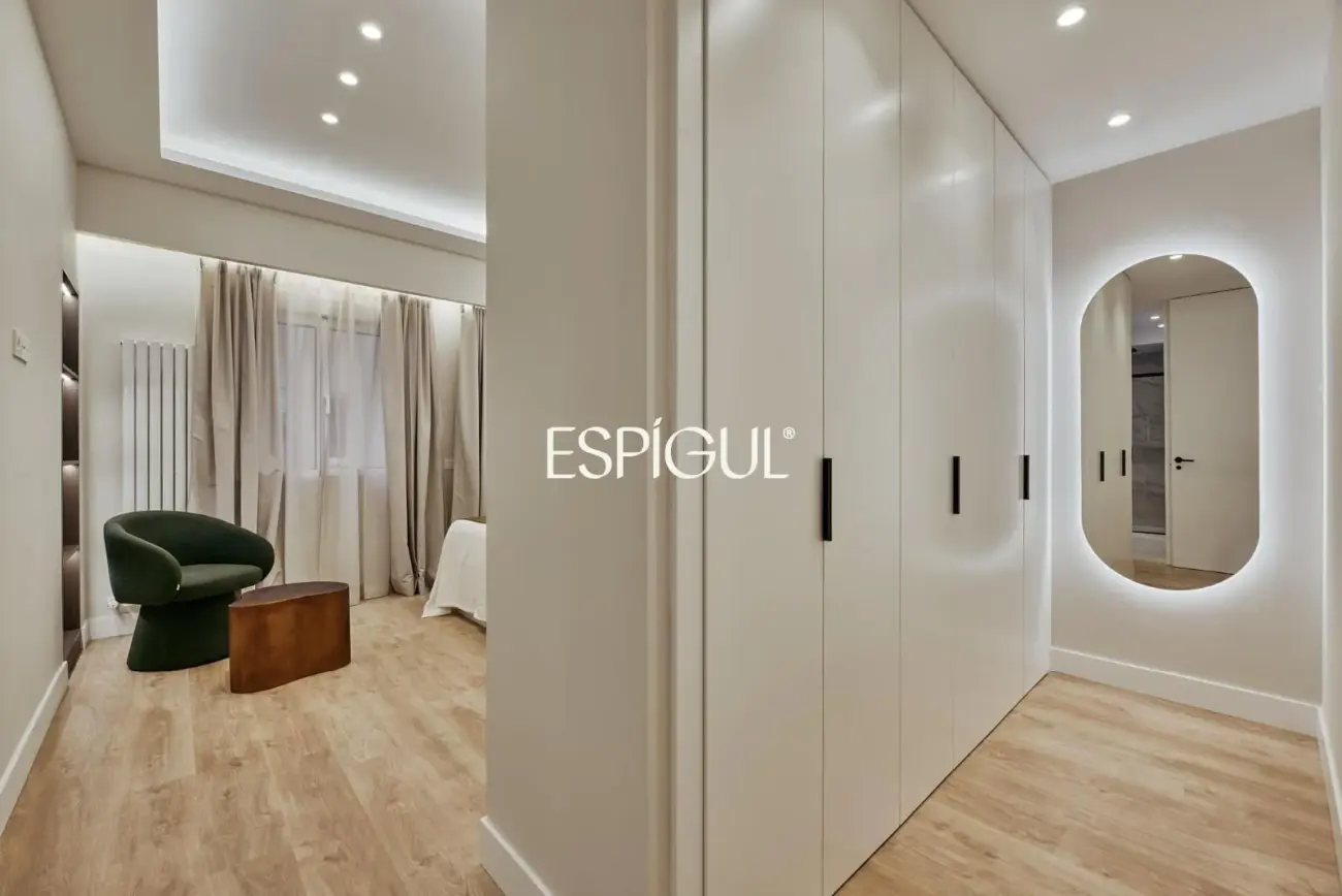 Piso en venta reformado con terraza en Conde de Peñalver, Lista