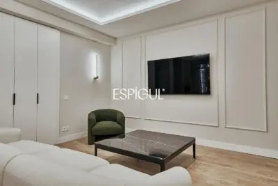 Piso en venta reformado con terraza en Conde de Peñalver, Lista