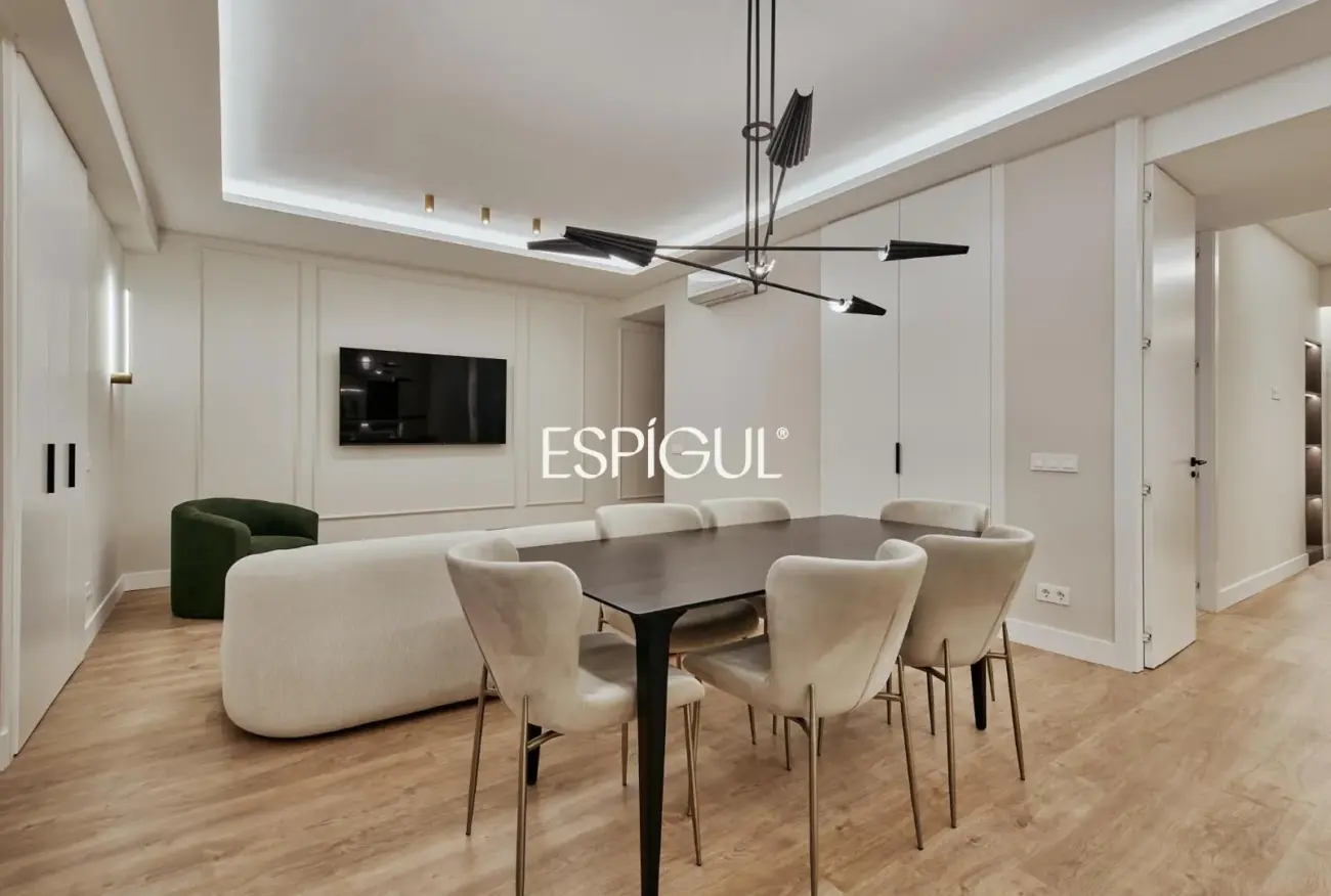 Piso en venta reformado con terraza en Conde de Peñalver, Lista