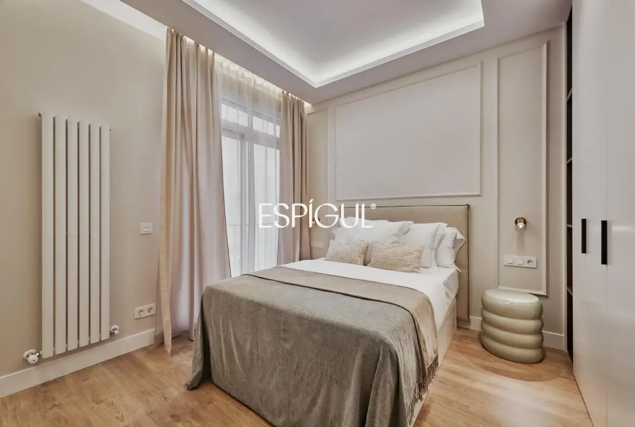 Piso en venta reformado con terraza en Conde de Peñalver, Lista