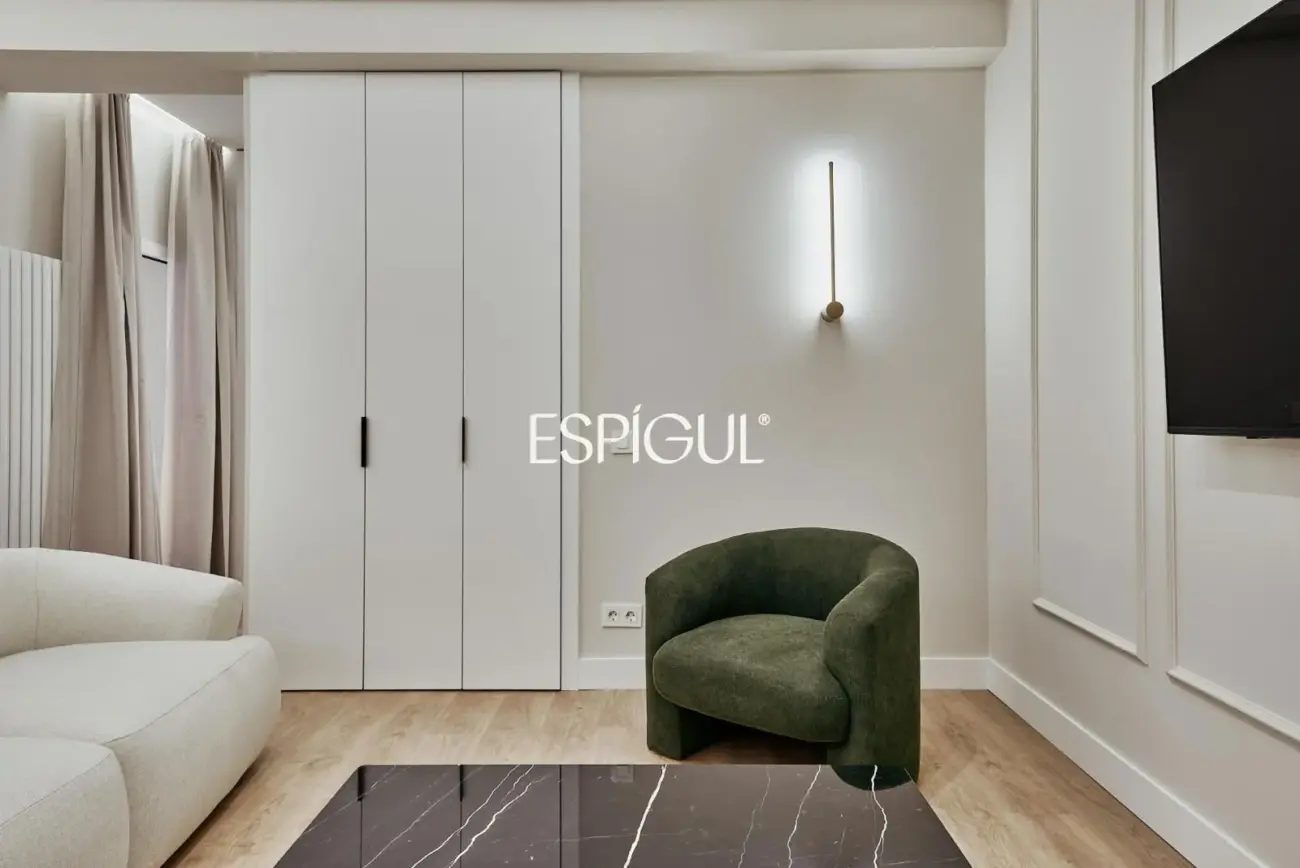 Piso en venta reformado con terraza en Conde de Peñalver, Lista