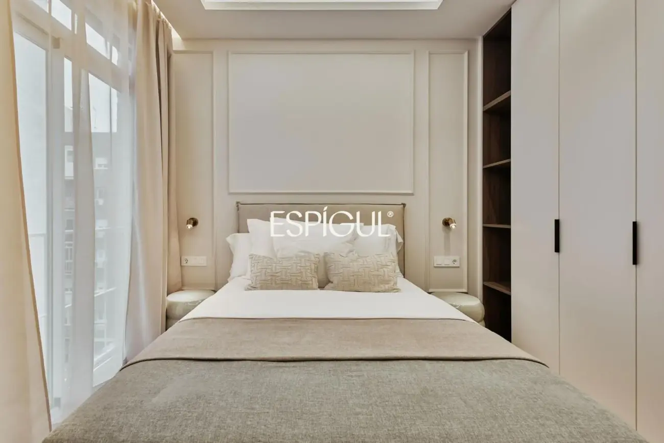 Piso en venta reformado con terraza en Conde de Peñalver, Lista