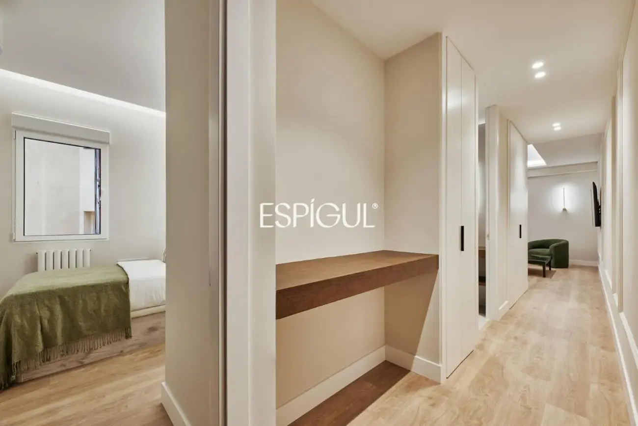 Piso en venta reformado con terraza en Conde de Peñalver, Lista