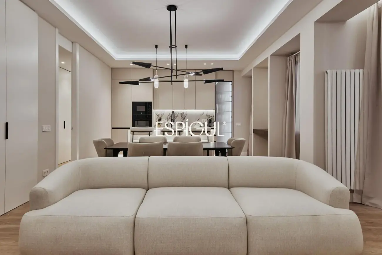 Piso en venta reformado con terraza en Conde de Peñalver, Lista