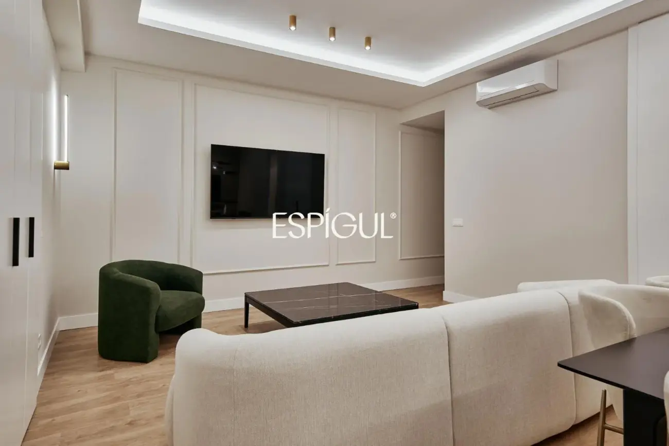 Piso en venta reformado con terraza en Conde de Peñalver, Lista