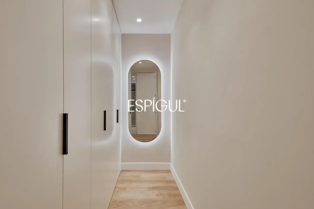 Piso en venta reformado con terraza en Conde de Peñalver, Lista