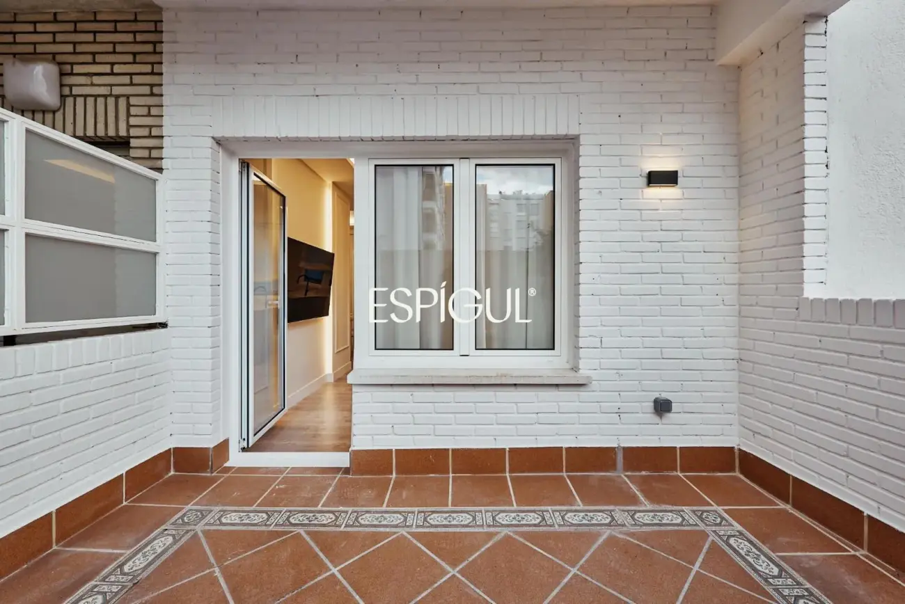 Appartement rénové à vendre avec terrasse à Ibiza. Retiro