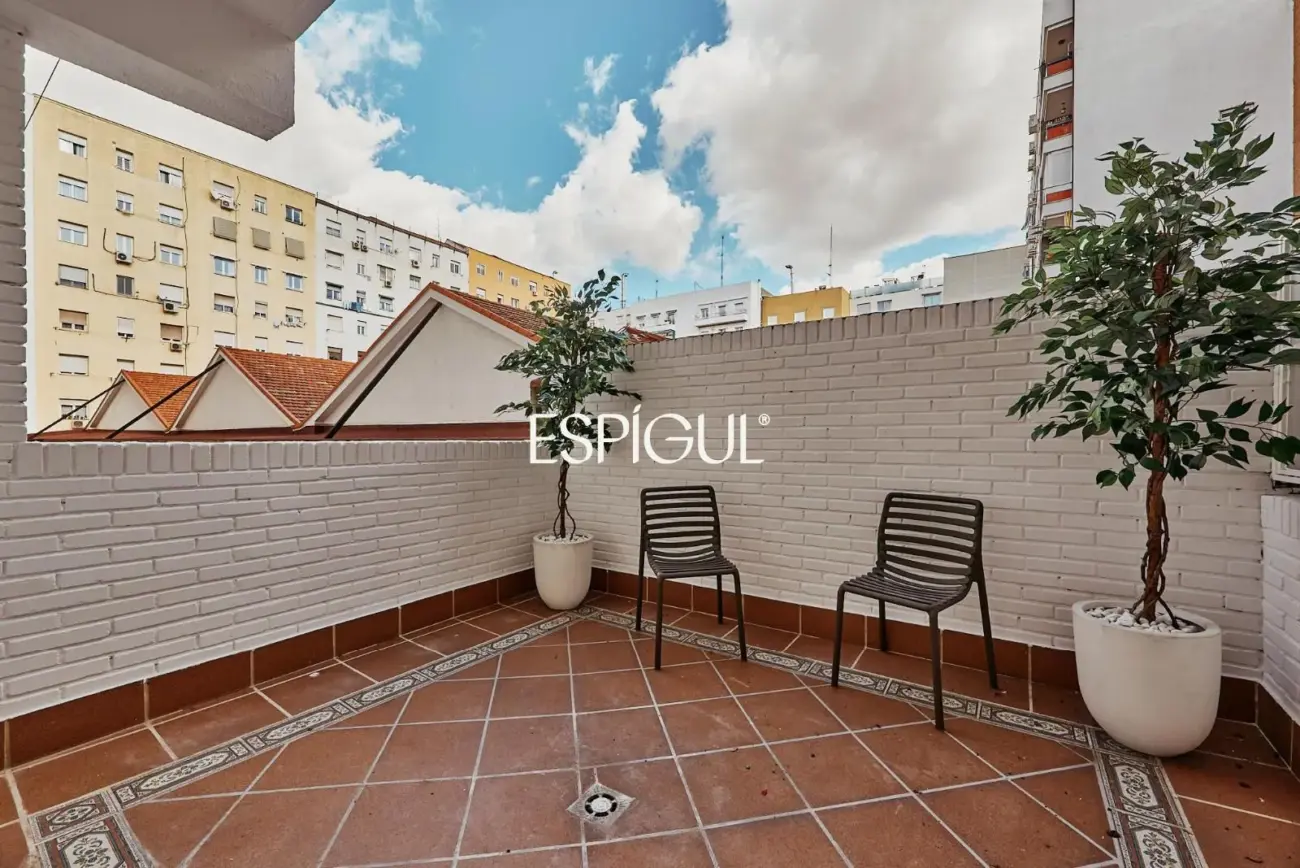 Appartement rénové à vendre avec terrasse à Ibiza. Retiro
