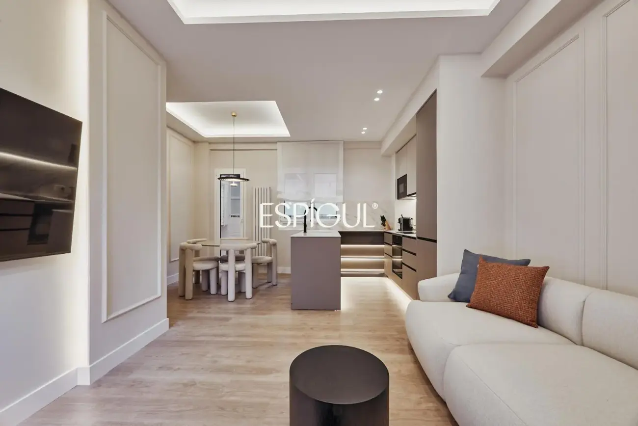 Отремонтированная квартира на продажу с террасой в Ибице. Ретиро