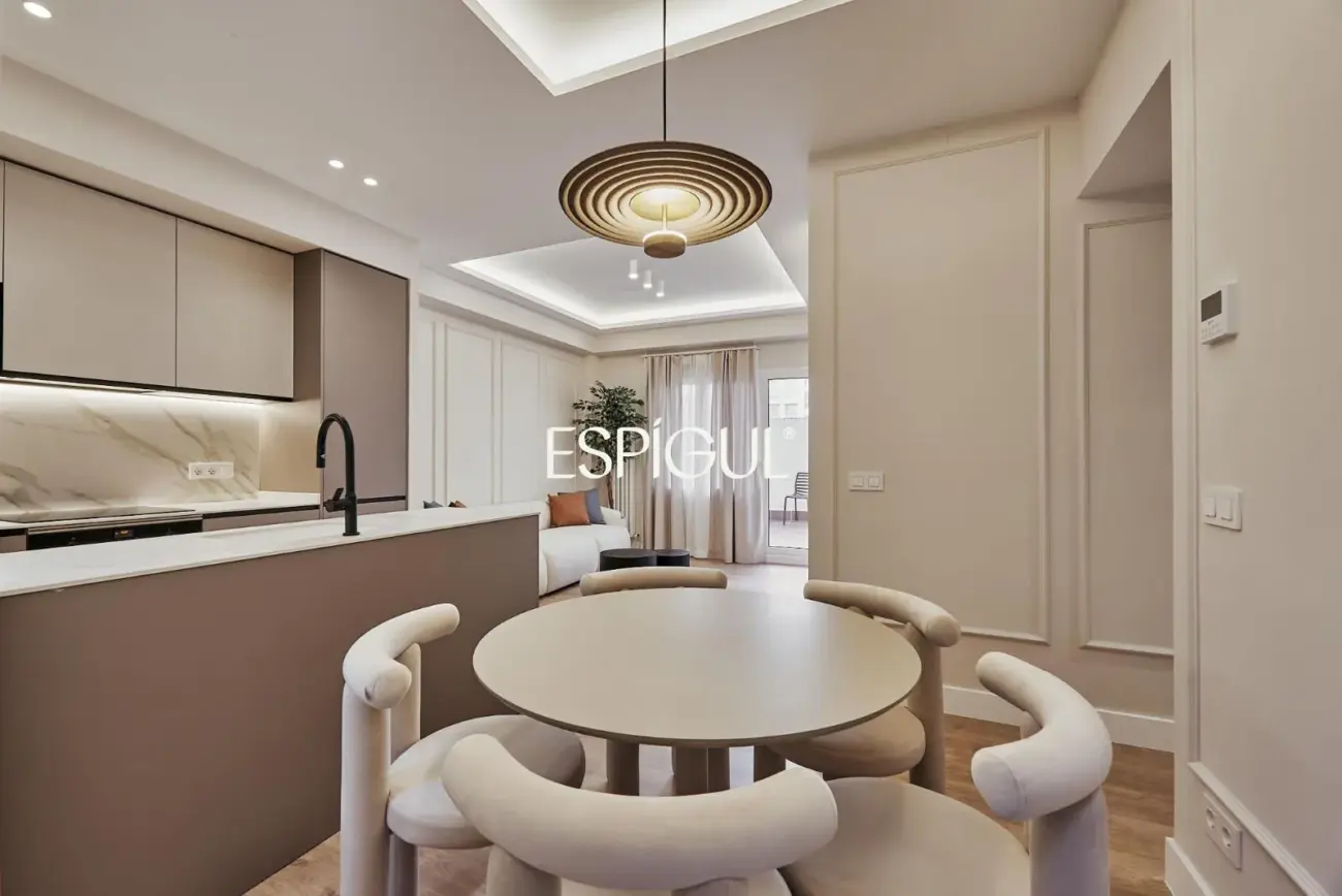 Отремонтированная квартира на продажу с террасой в Ибице. Ретиро