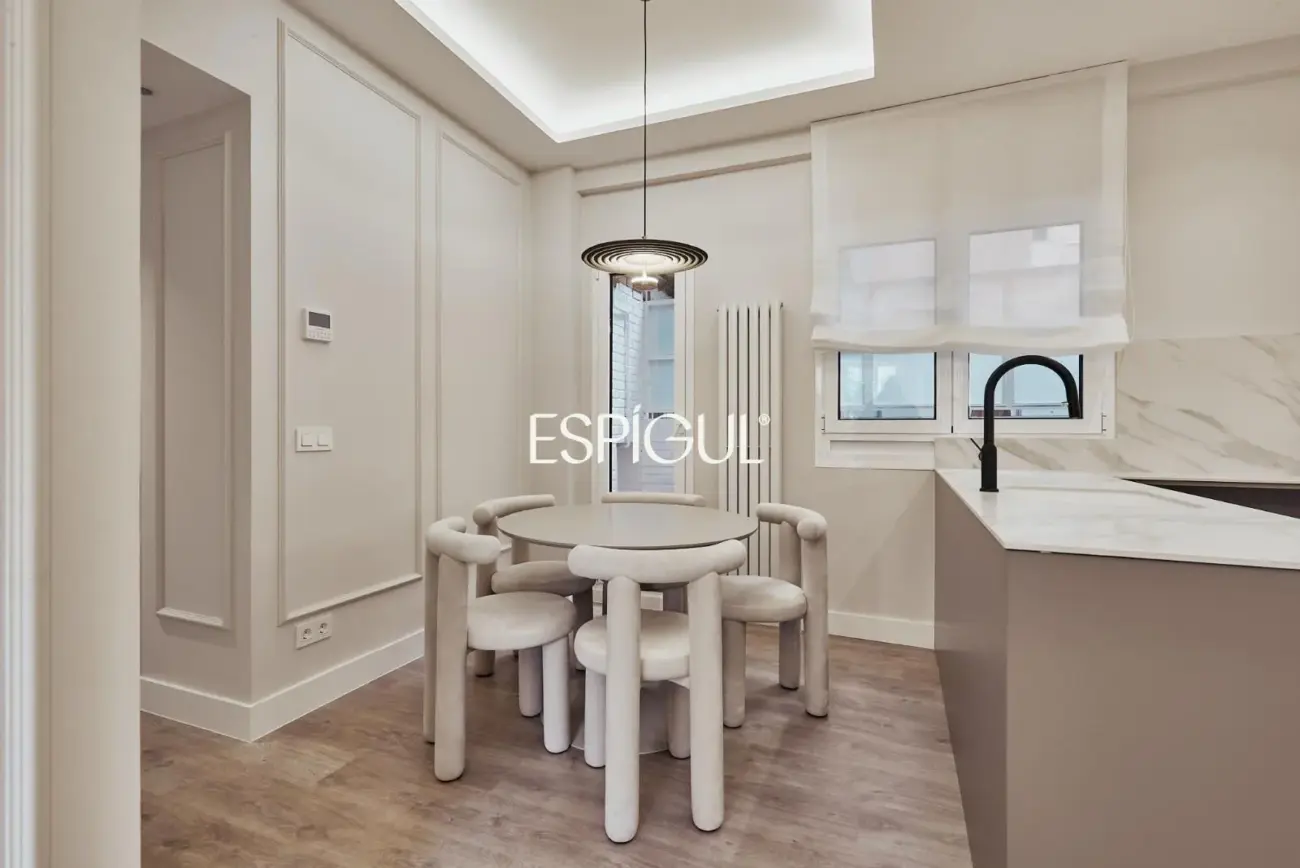 Отремонтированная квартира на продажу с террасой в Ибице. Ретиро