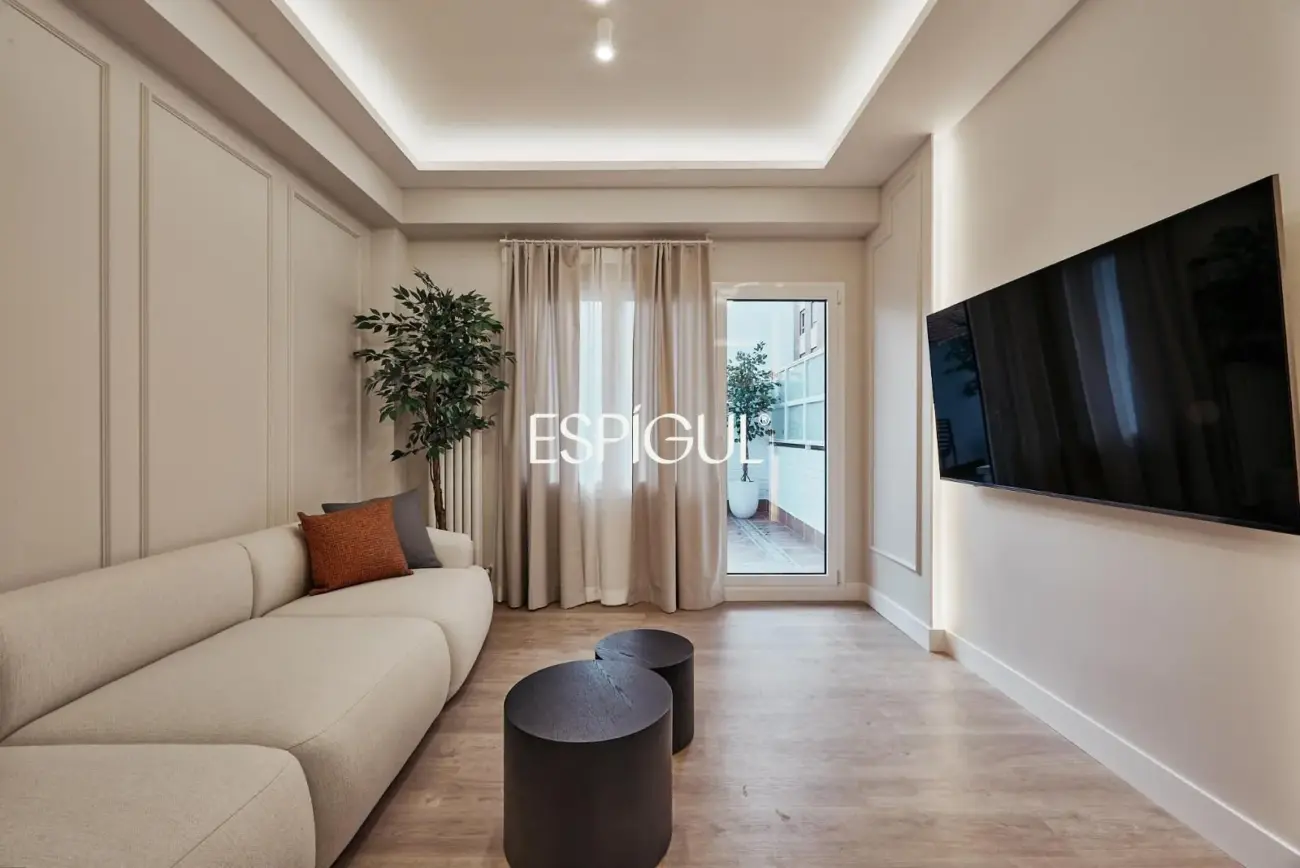 Отремонтированная квартира на продажу с террасой в Ибице. Ретиро