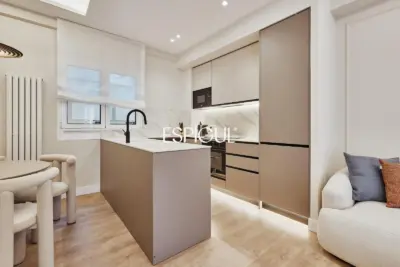 Отремонтированная квартира на продажу с террасой в Ибице. Ретиро