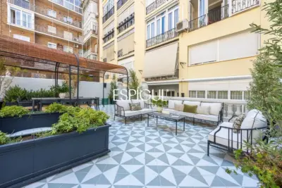 Piso en venta reformado con terraza en la codiciada Calle Núñez de Balboa, Madrid