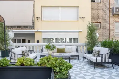 Piso en venta reformado con terraza en la codiciada Calle Núñez de Balboa, Madrid