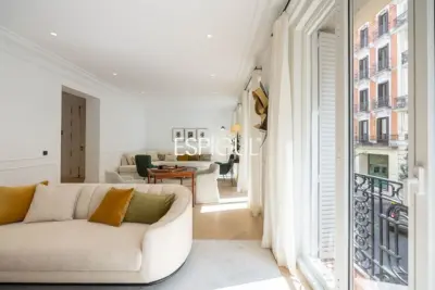 Piso en venta reformado con terraza en la codiciada Calle Núñez de Balboa, Madrid