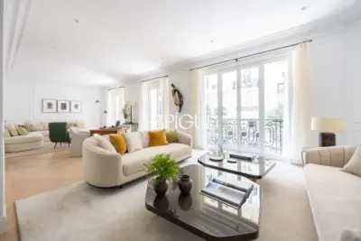 Piso en venta reformado con terraza en la codiciada Calle Núñez de Balboa, Madrid