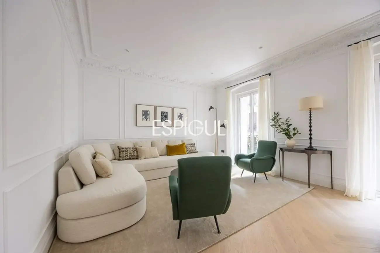 Piso en venta reformado con terraza en la codiciada Calle Núñez de Balboa, Madrid