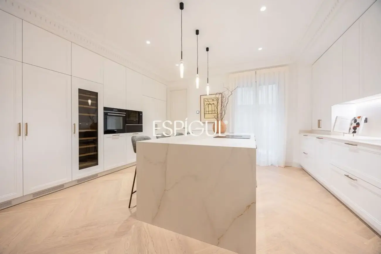 Piso en venta reformado con terraza en la codiciada Calle Núñez de Balboa, Madrid