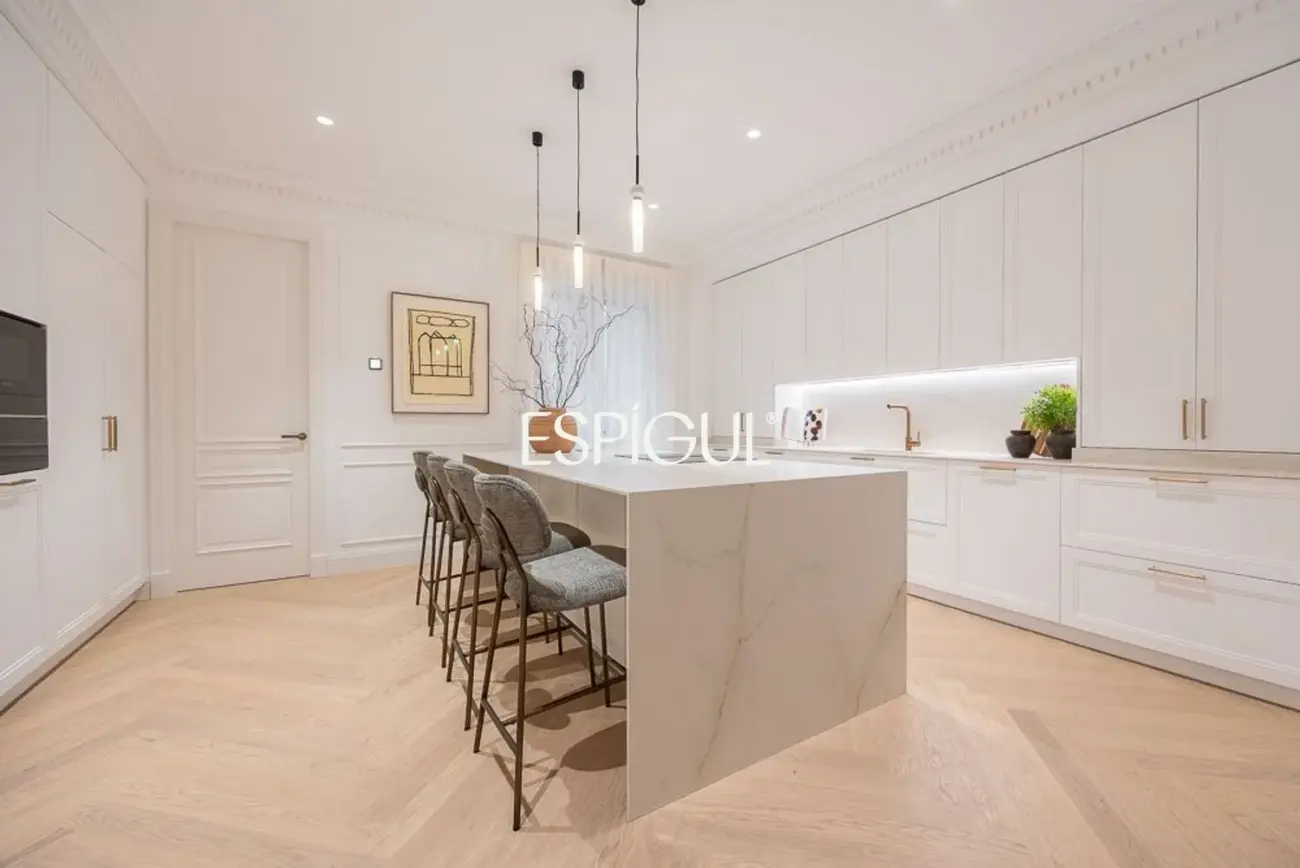 Piso en venta reformado con terraza en la codiciada Calle Núñez de Balboa, Madrid