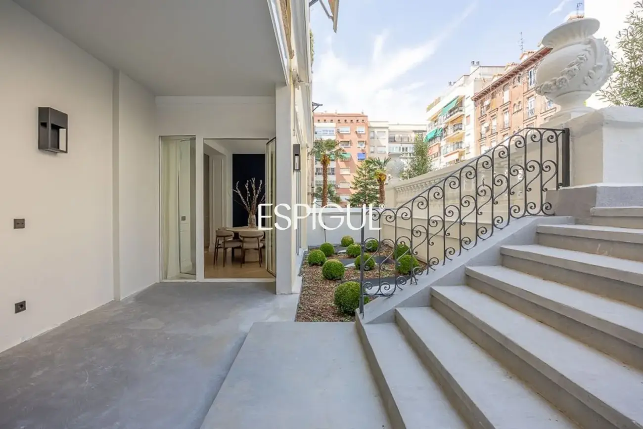 Piso en venta reformado con terraza en la codiciada Calle Núñez de Balboa, Madrid