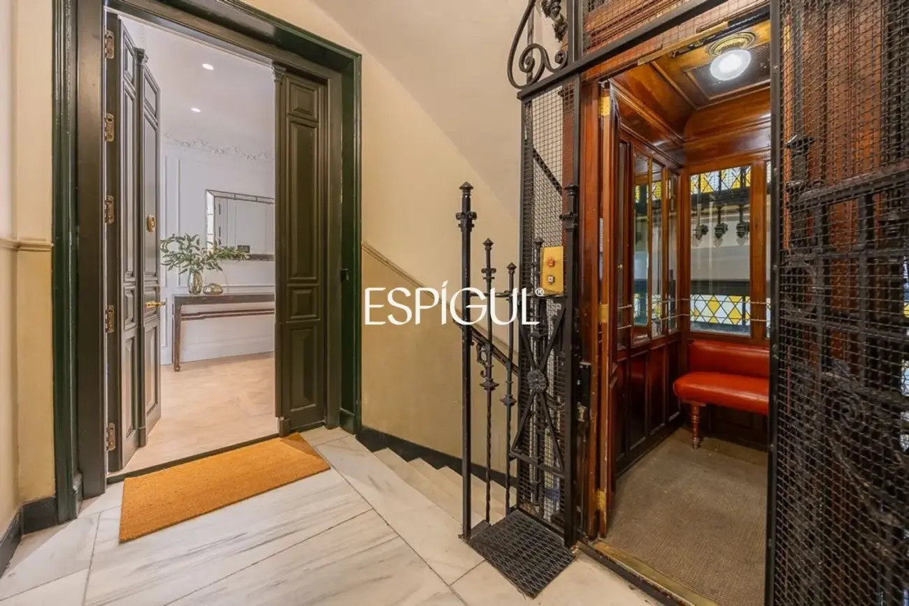 Piso en venta reformado con terraza en la codiciada Calle Núñez de Balboa, Madrid