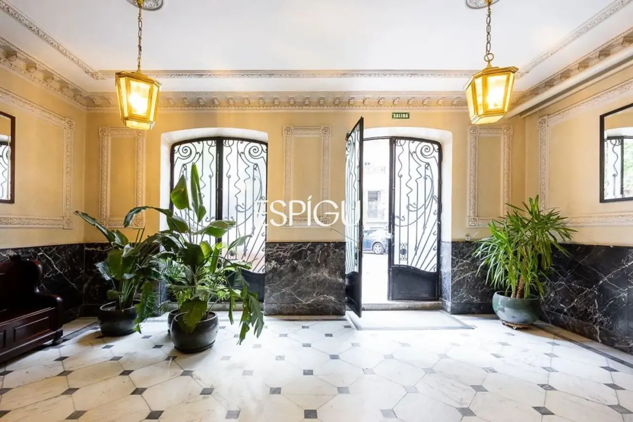 Piso en venta reformado con terraza en la codiciada Calle Núñez de Balboa, Madrid