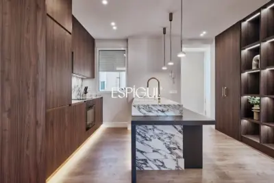 Отремонтированная квартира с кладовой на продажу в районе Саламанка