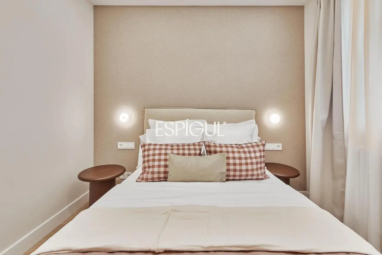 Piso en venta reformado y amueblado con plaza de garaje en Lista