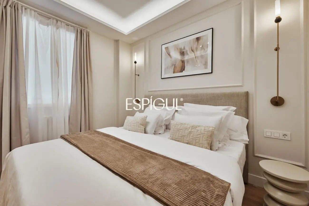 Piso en venta reformado y amueblado con plaza de garaje en Lista