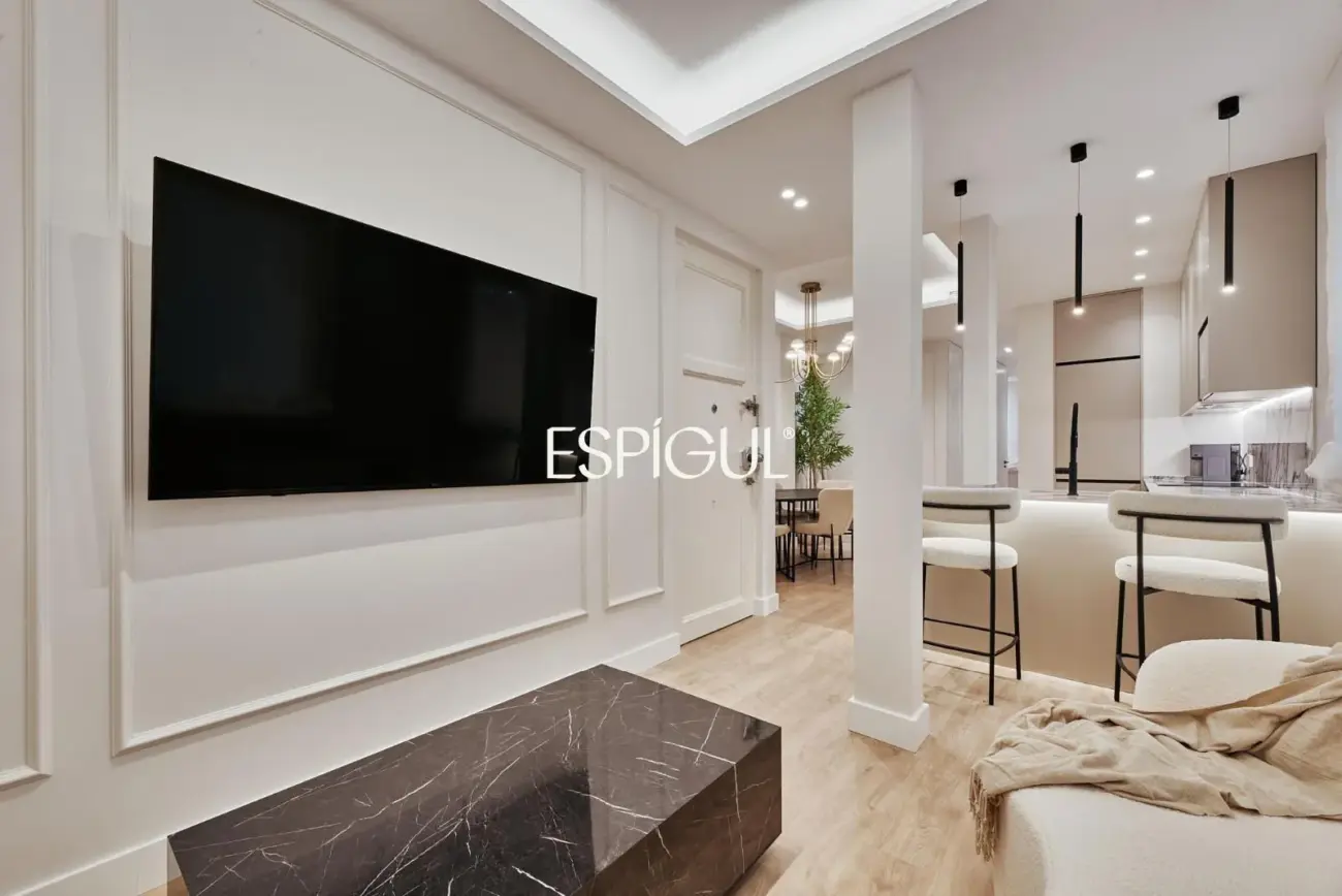 Piso en venta reformado y amueblado con plaza de garaje en Lista