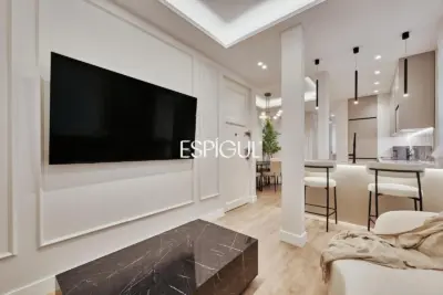 Piso en venta reformado y amueblado con plaza de garaje en Lista