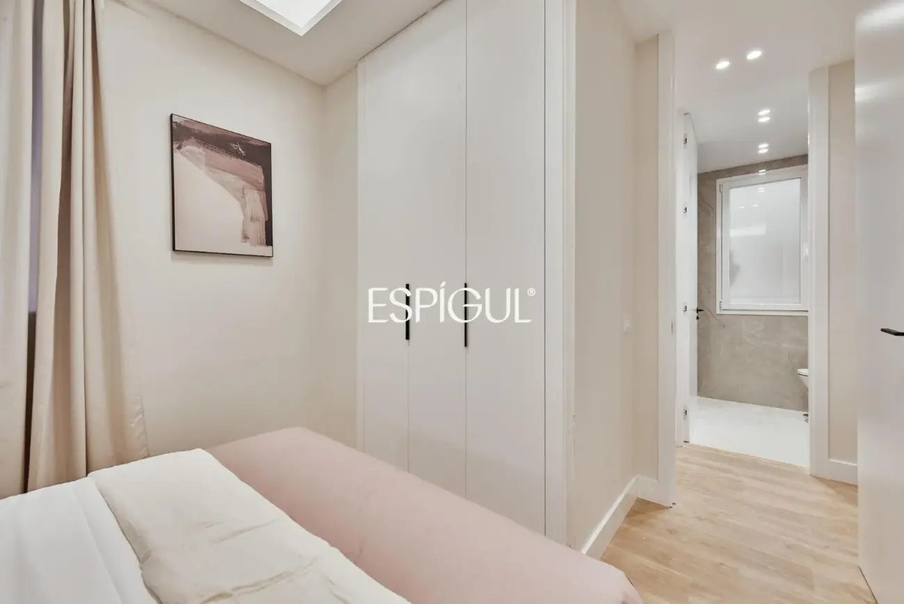 Piso en venta reformado y amueblado con plaza de garaje en Lista