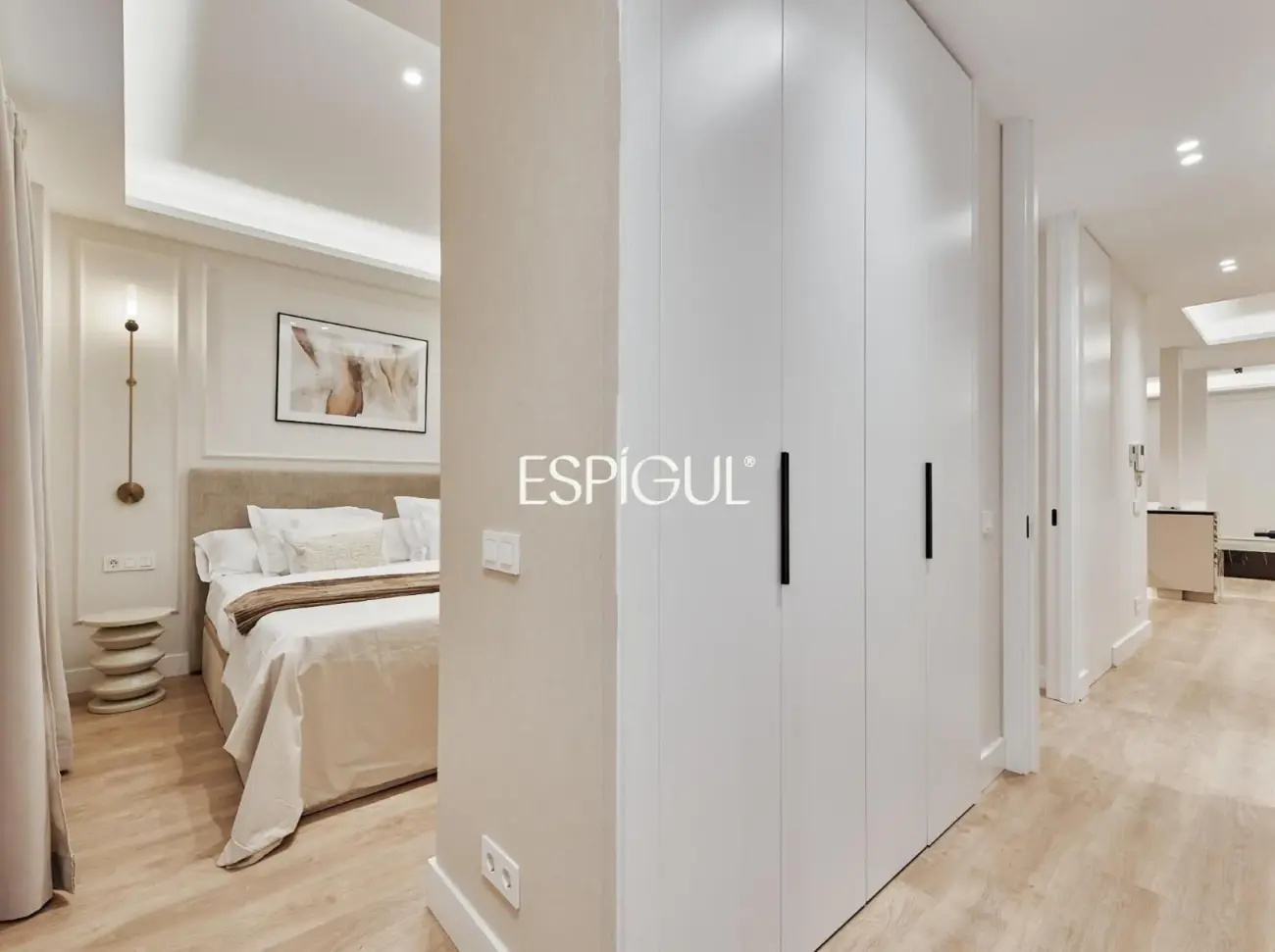 Piso en venta reformado y amueblado con plaza de garaje en Lista