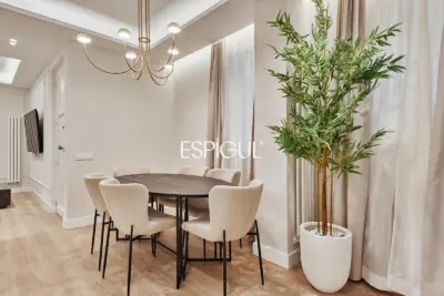 Piso en venta reformado y amueblado con plaza de garaje en Lista