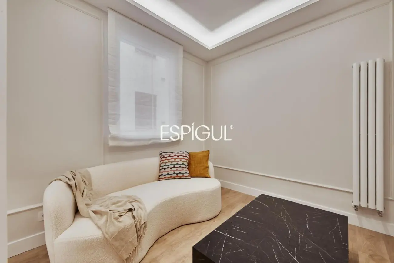 Piso en venta reformado y amueblado con plaza de garaje en Lista