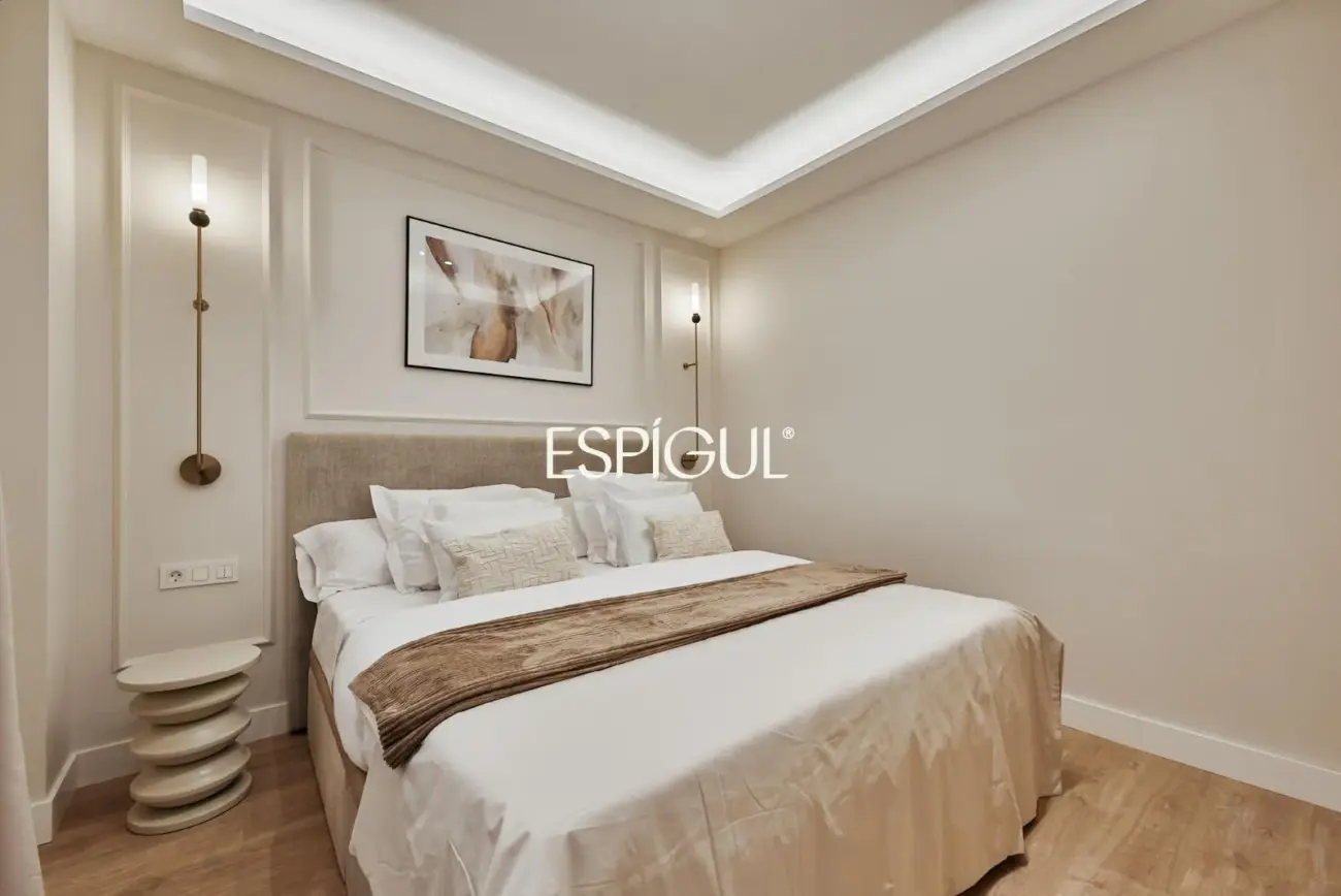 Piso en venta reformado y amueblado con plaza de garaje en Lista